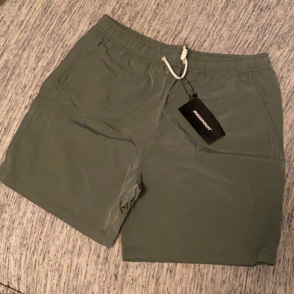 massnoun utility tech short “sage” SIZE XL MENS - Picture 1 of 4